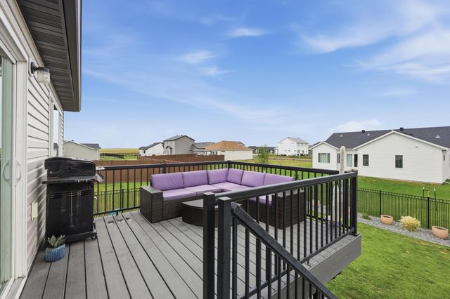 7903 Cottonwood Boulevard, Horace, ND 58047