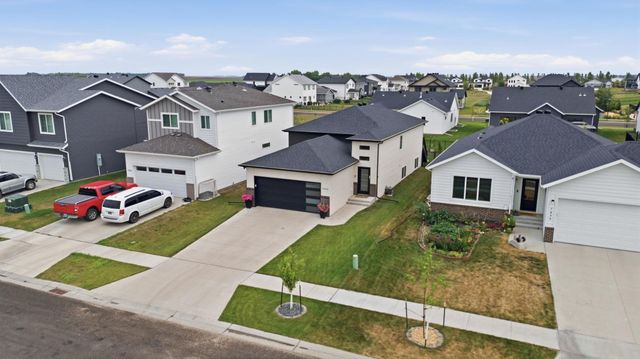 7903 Cottonwood Boulevard, Horace, ND 58047