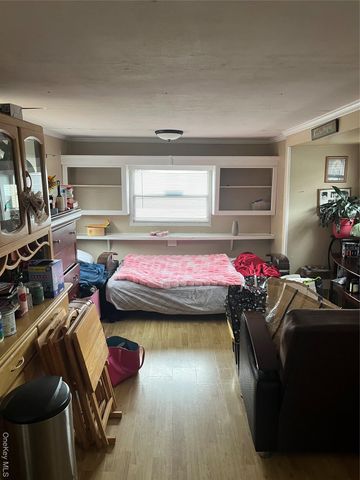 150 Main Street 32, Islip, NY 11751