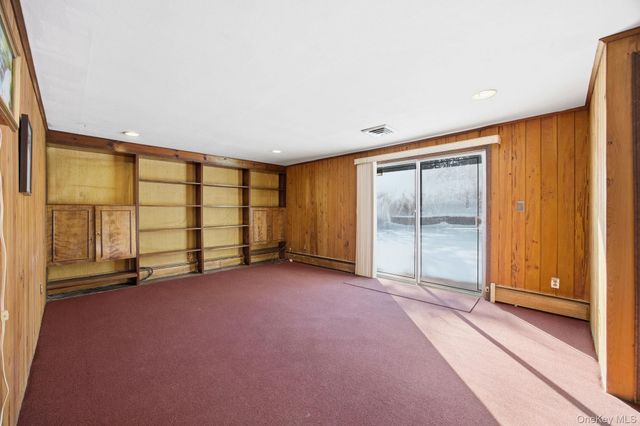 87 Executive Drive, New Hyde Park, NY 11040