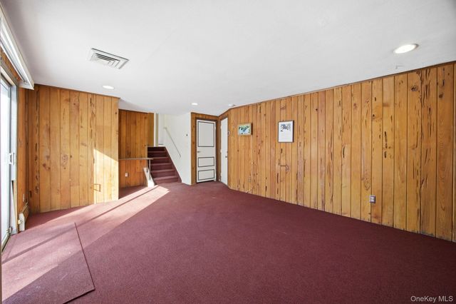 87 Executive Drive, New Hyde Park, NY 11040