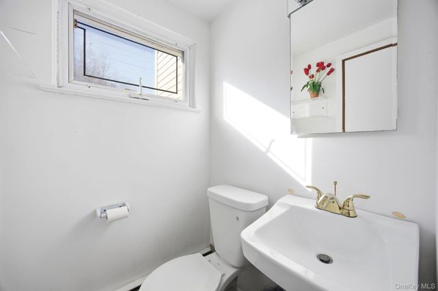 87 Executive Drive, New Hyde Park, NY 11040