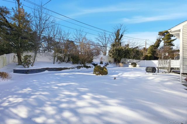 87 Executive Drive, New Hyde Park, NY 11040