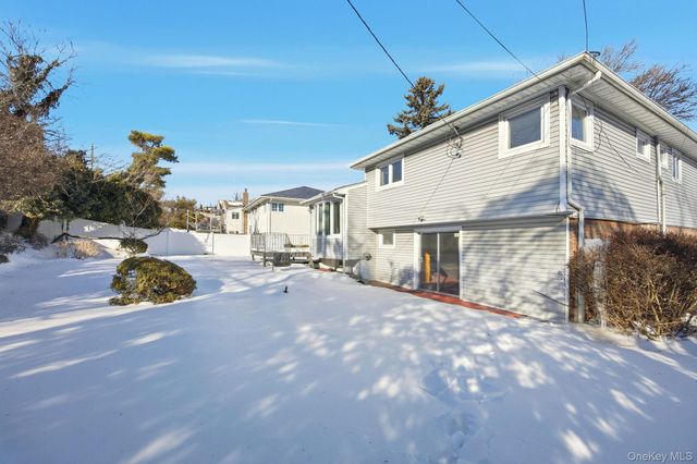 87 Executive Drive, New Hyde Park, NY 11040