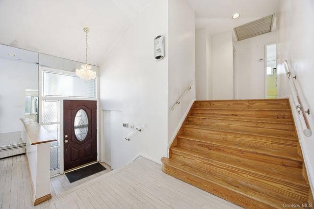 87 Executive Drive, New Hyde Park, NY 11040