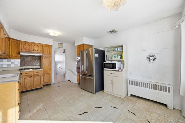 87 Executive Drive, New Hyde Park, NY 11040