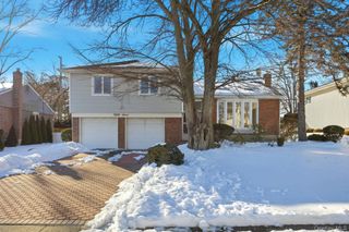 87 Executive Drive, New Hyde Park, NY 11040