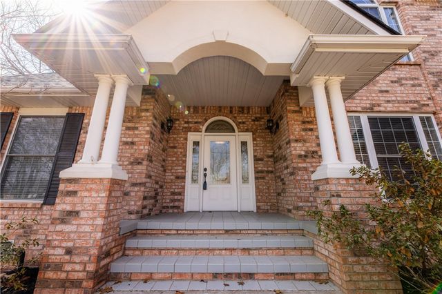 1406 Avery Place, Siloam Springs, AR 72761