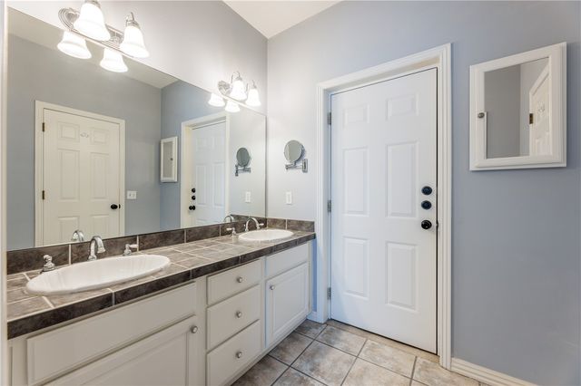 1406 Avery Place, Siloam Springs, AR 72761