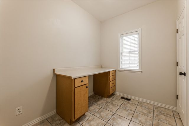 1406 Avery Place, Siloam Springs, AR 72761