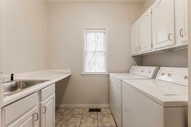 1406 Avery Place, Siloam Springs, AR 72761