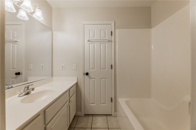 1406 Avery Place, Siloam Springs, AR 72761