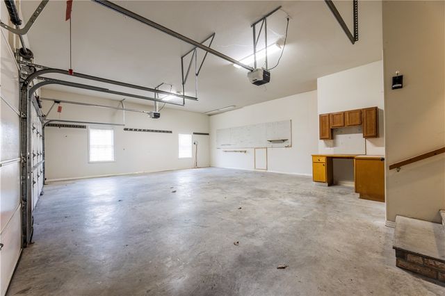 1406 Avery Place, Siloam Springs, AR 72761