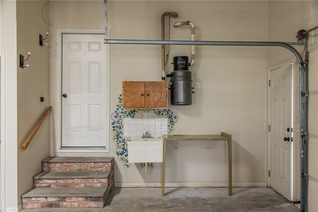 1406 Avery Place, Siloam Springs, AR 72761