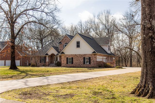 1406 Avery Place, Siloam Springs, AR 72761