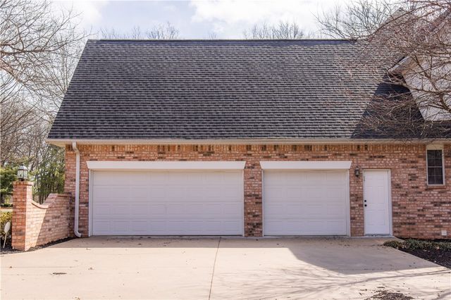 1406 Avery Place, Siloam Springs, AR 72761