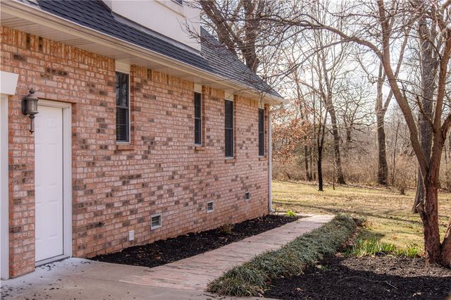 1406 Avery Place, Siloam Springs, AR 72761