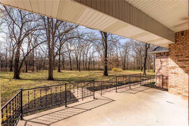 1406 Avery Place, Siloam Springs, AR 72761