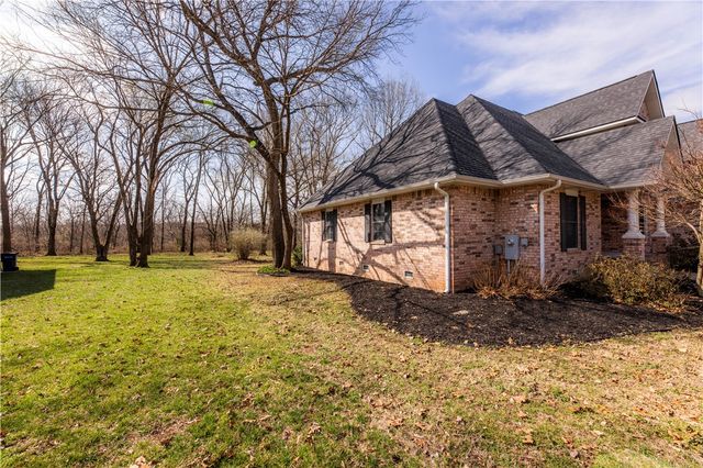 1406 Avery Place, Siloam Springs, AR 72761