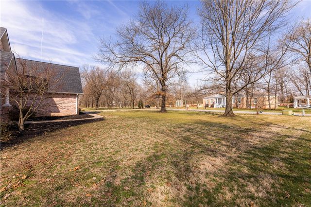 1406 Avery Place, Siloam Springs, AR 72761