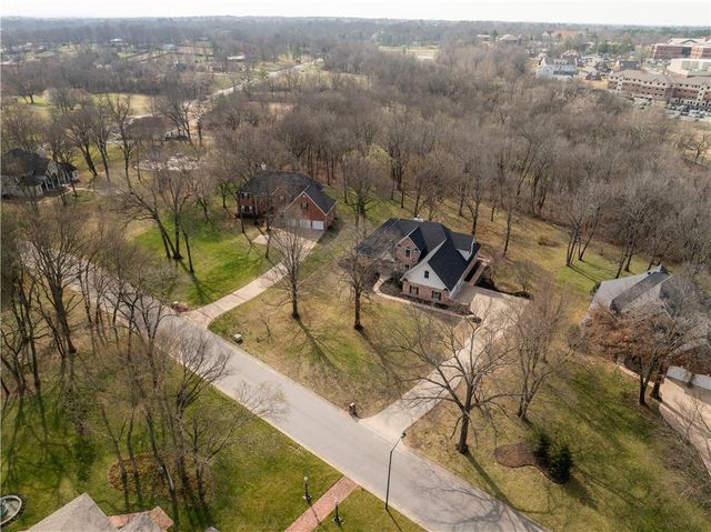 1406 Avery Place, Siloam Springs, AR 72761