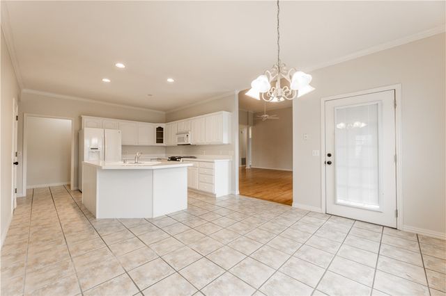 1406 Avery Place, Siloam Springs, AR 72761