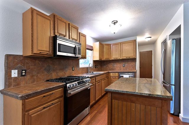 18190 N Meadow Dr, Pioneer, CA 95666