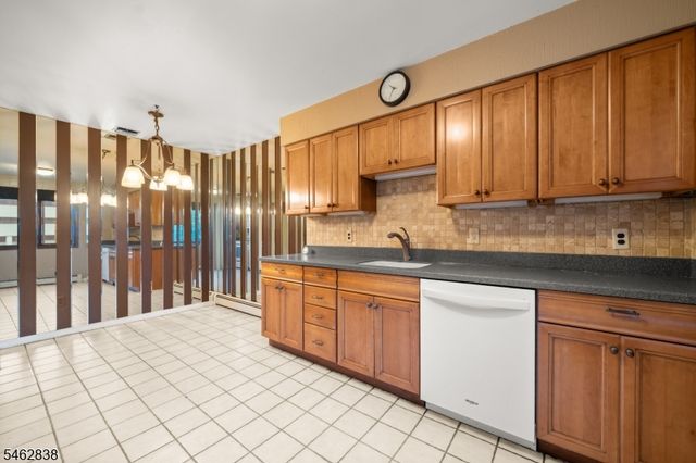 140 Allwood Rd E, Clifton City, NJ 07014