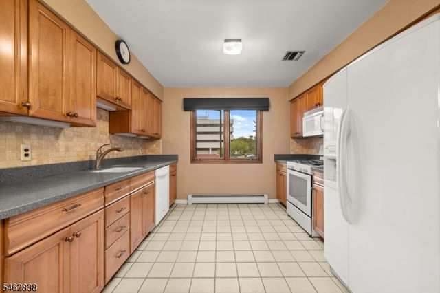 140 Allwood Rd E, Clifton City, NJ 07014