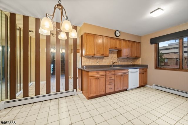 140 Allwood Rd E, Clifton City, NJ 07014