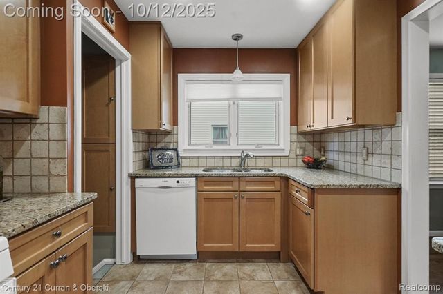 3152 Parker Drive, Royal Oak, MI 48073