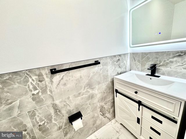 915 CANTRELL ST, Philadelphia, PA 19148