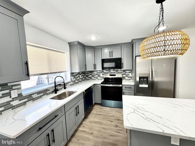 915 CANTRELL ST, Philadelphia, PA 19148