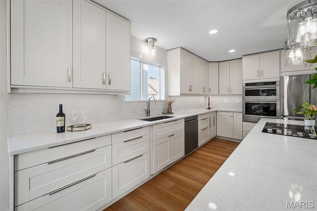 14 Bayside Court, Lake St Louis, MO 63367