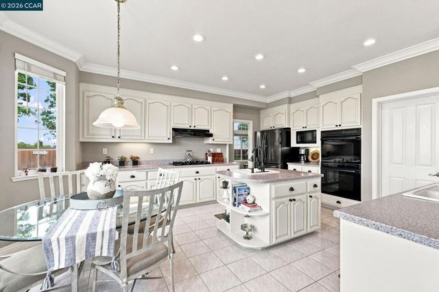 308 Ahwanee Lane, Clayton, CA 94517