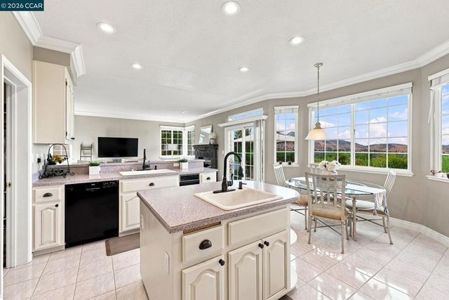 308 Ahwanee Lane, Clayton, CA 94517