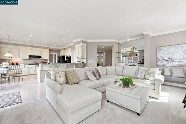 308 Ahwanee Lane, Clayton, CA 94517
