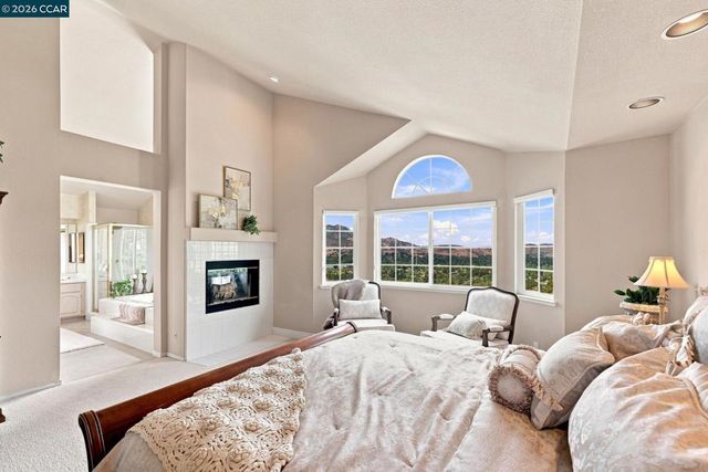 308 Ahwanee Lane, Clayton, CA 94517