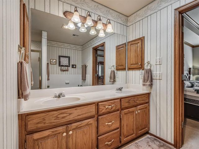 509 S Santa Fe Avenue 152, Edmond, OK 73003