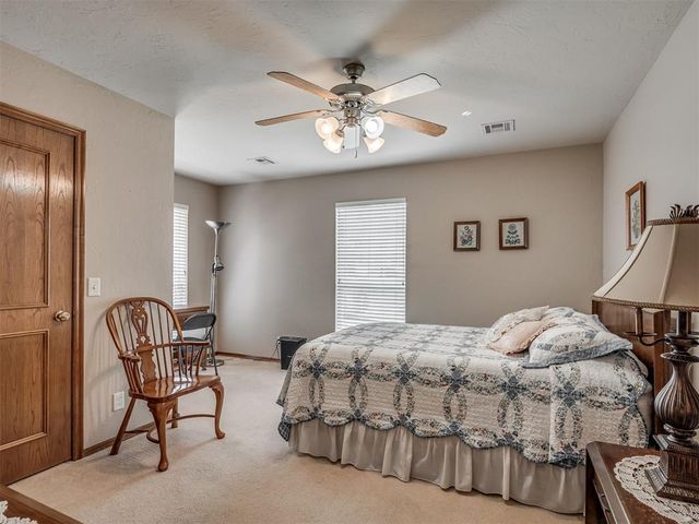 509 S Santa Fe Avenue 152, Edmond, OK 73003