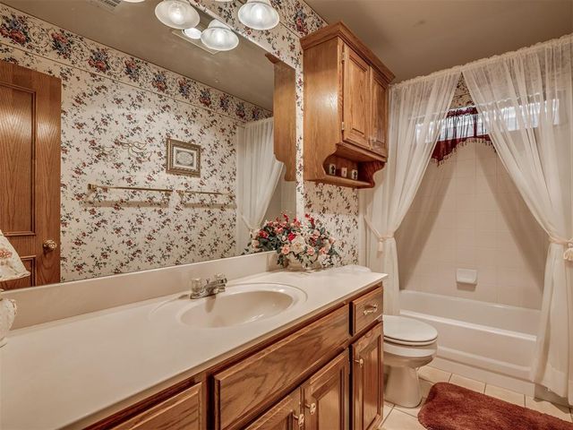509 S Santa Fe Avenue 152, Edmond, OK 73003