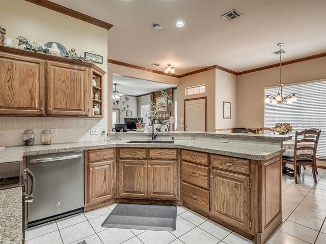 509 S Santa Fe Avenue 152, Edmond, OK 73003