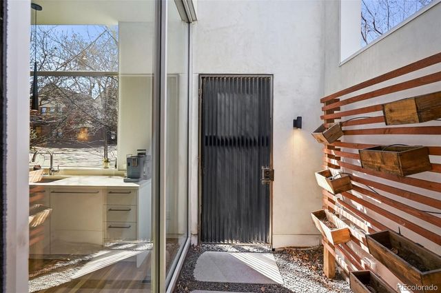 2516 N Clarkson Street, Denver, CO 80205