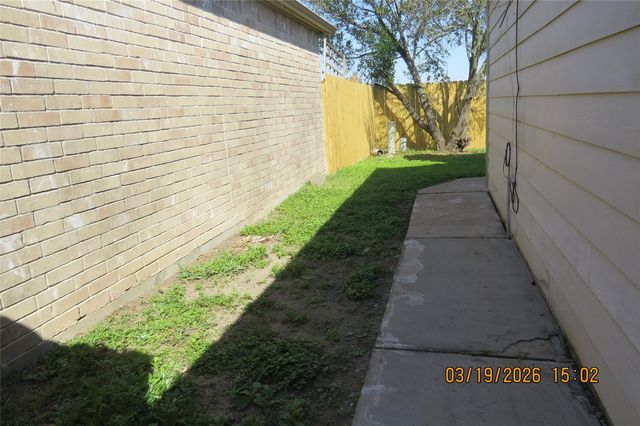 6527 Gladewell Drive, Houston, TX 77072