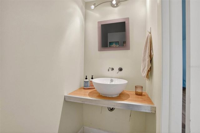 15 TURNER STREET 6, Clearwater, FL 33756