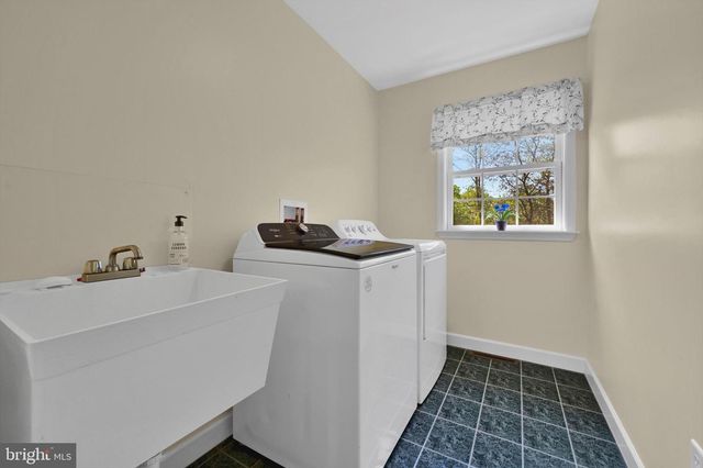 624 STONEY RUN RD, Pottsville, PA 17901