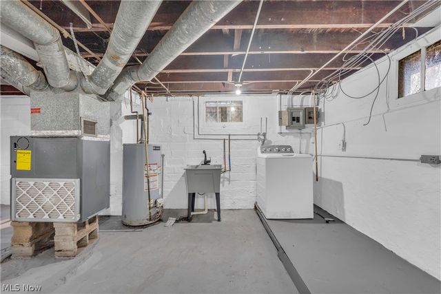 13409 S Parkway Drive, Garfield Heights, OH 44105