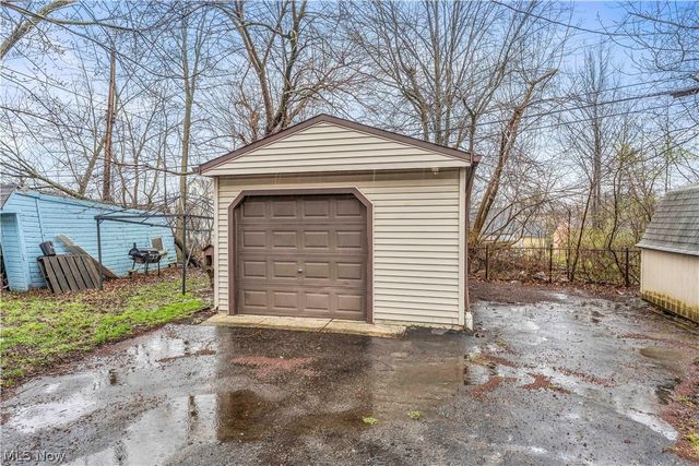 13409 S Parkway Drive, Garfield Heights, OH 44105