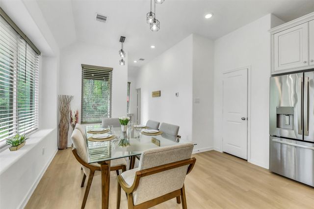 2227 Dellwood Bay Lane, Pinehurst, TX 77362