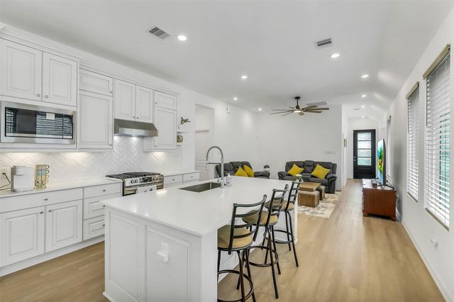 2227 Dellwood Bay Lane, Pinehurst, TX 77362